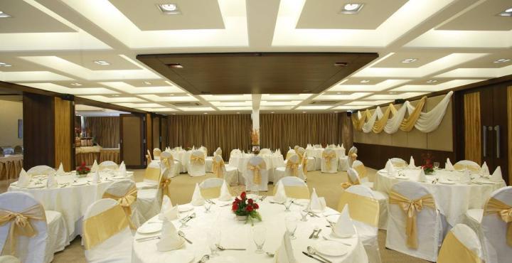 Hotel Express Towers Vadodara Exterior photo